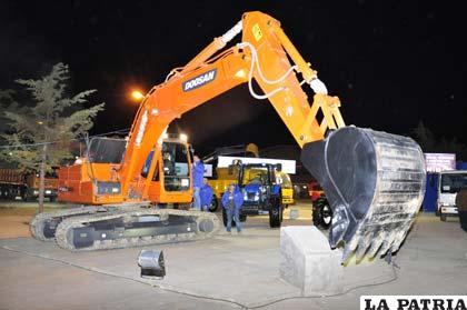 Excavadora con características aptas para la industria minera