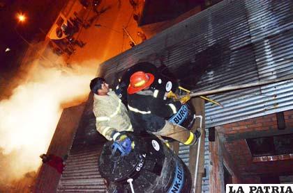 Los bomberos tuvieron una labor difícil