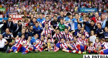 El festejo de los jugadores de Atlético de Madrid con la Supercopa