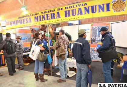 Técnicos de Huanuni explican sobre los proyectos que encara la empresa