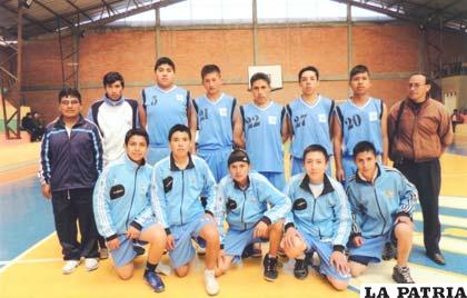 Integrantes del equipo de Básquetbol del colegio Bolívar