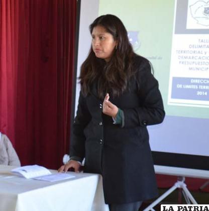 La directora de la Unidad de Límites del Gad-Oru, Yamile Gutiérrez