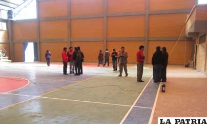 Durante la inspección que se realizó ayer al escenario deportivo