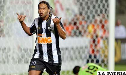 Ronaldinho aún no tiene claro su futuro