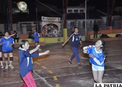 El handball una disciplina que se pone de moda en Oruro