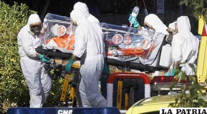 Infectado con ébola llega a Alemania