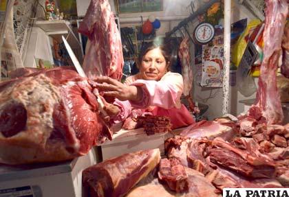 Comercializadores de carne amenazan con incremento en el precio de la carne de res