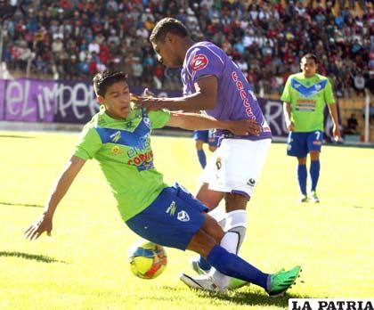 La acción del cotejo en el que venció San José 2-1 en la Villa Imperial en el torneo Clausura