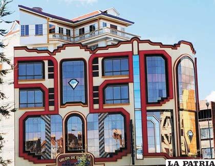 Colorido y originalidad en la arquitectura de El Alto