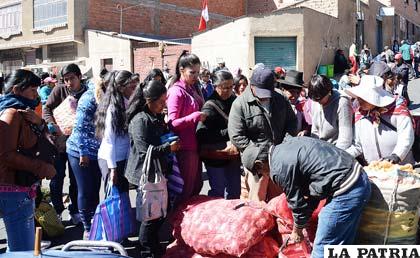En Potosí el precio de los alimentos se triplicó ante la demanda de la población /APG