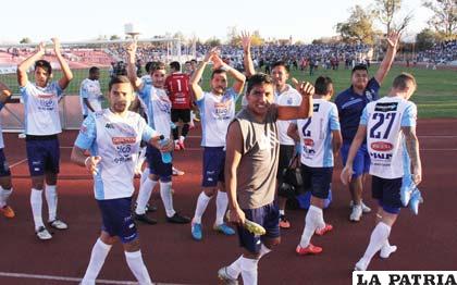 El festejo de los jugadores de Blooming /APG