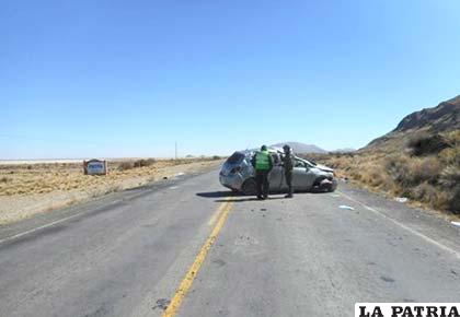 El vehículo quedó en medio de la carretera