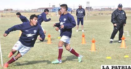 Reyes y Juárez durante el entrenamiento del equipo 