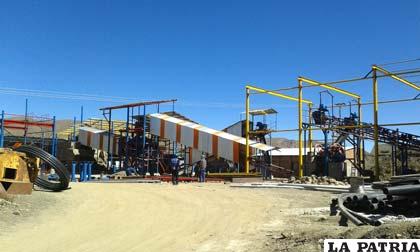 Obras que se realizan en el ingenio de complejos de Huanuni