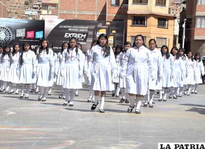 Alumnas del Colegio Jesús de Nazareth presentaron una diferente formación