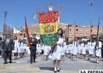 Alumnos del Colegio Alemán rindieron su homenaje a Bolivia