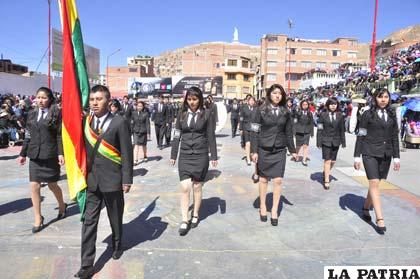 El Instituto Comercial mostró su fervor cívico