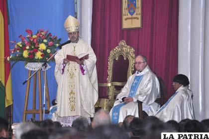 Monseñor Bialasik oficiará la misa de Tedéum