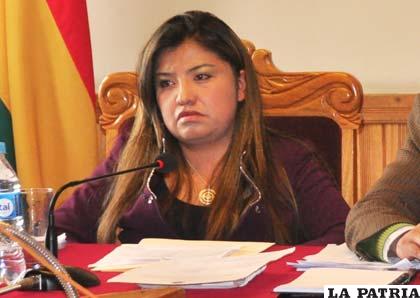 Concejal Dennisse Villca viajará a Colombia
