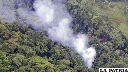 El helicóptero parece haber chocado contra una ladera antes de estrellarse en la densa selva urabeña. Al menos 16 policías murieron