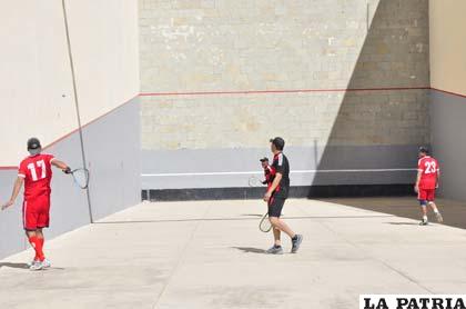 Entrenamiento de los jugadores preseleccionados de pelota raqueta