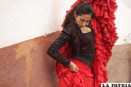 La hermosa Lorena Ayala, exitosa bailaora orureña