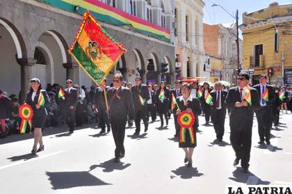 Los trabajadores en salud y su homenaje al nuevo aniversario patrio