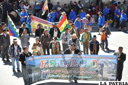 La organización matriz de los campesinos presente en el desfile