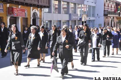 Comerciantes del Mercado Kantuta que no faltaron al desfile