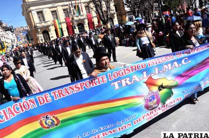 Dirigentes transportistas que ayer dijeron Â¡Viva Bolivia!