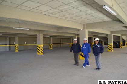 El parqueo sería culminado el próximo mes según se verificó en la inspección