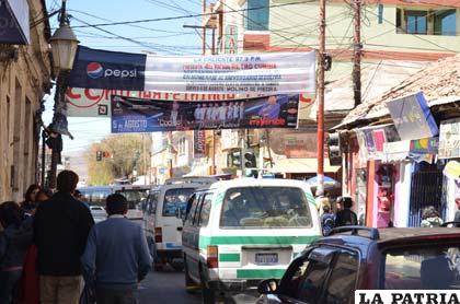 Pasacalles no deben obstaculizar el semáforo u otras señales de tránsito