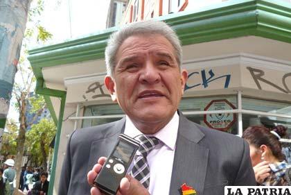 El defensor del pueblo, Rolando Villena, pide justicia para niñas violadas