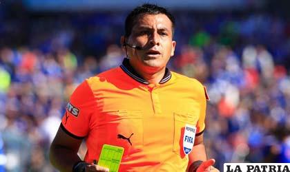 El árbitro paraguayo Julio Quintana  /betazeta.com