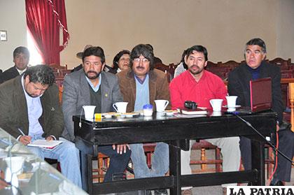 Representantes del Centro Cívico de Profesionales en la Brigada Parlamentaria