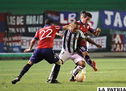 Thiago Santos intenta superar la marca de sus adversarios /APG