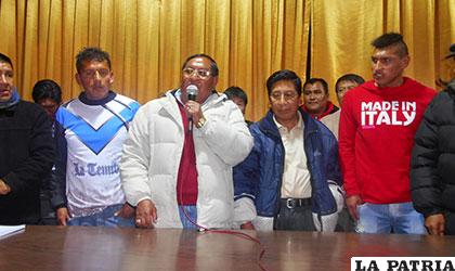 Reyes y Calderón fueron convocados por los hinchas y aseguraron que quieren seguir en San José