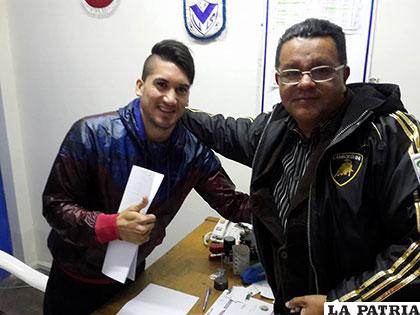 Abel Méndez y Arturo Murillo, luego de la firma de contrato