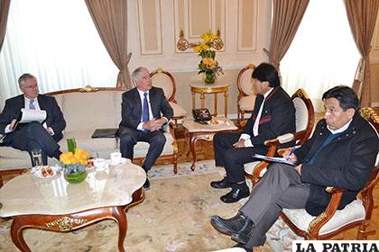 Reunión del Presidente Morales con el encargado de negocios de EE.UU., Peter Brennan /ABI