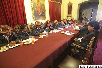 Representantes de las cooperativas mineras se reunieron con el Presidente Evo Morales /ABI