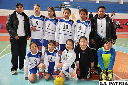 Magdalena Postel pasó a la segunda fase en futsal damas