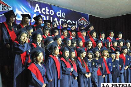 El acto de graduación se realizó en el Paraninfo Universitario