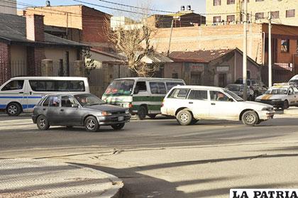 Flujo vehicular es intenso en la avenida Villarroel