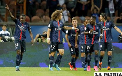 Festejan los jugadores del Paris Saint Germain