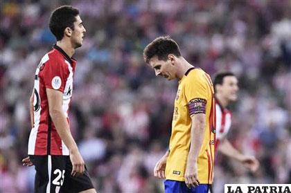 Messi poco o nada pudo hacer para evitar la caída de Barcelona en la ida