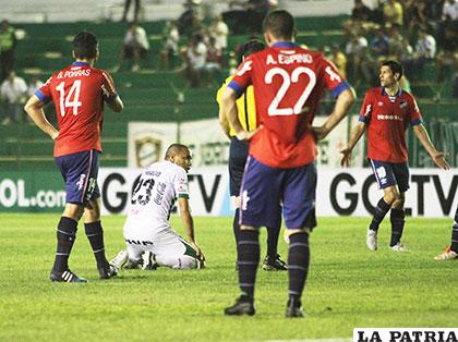 Nacional fue superior a Oriente Petrolero en la ida (3-0)