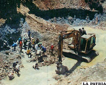 Los trabajadores mineros cooperativistas auríferos tienen dudas sobre la continuidad de sus operaciones