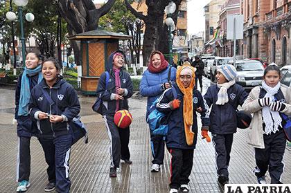 Frío en Oruro provoca que horario de invierno se mantenga