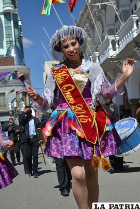 Miss Oruro 2015 , Lucero Yaksic también participó de la entrada
