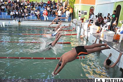 Las pruebas de natación se verificaron en la pileta de Capachos